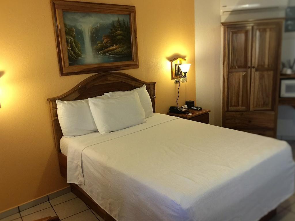 Prado Inn & Suites Сан-Хосе Экстерьер фото