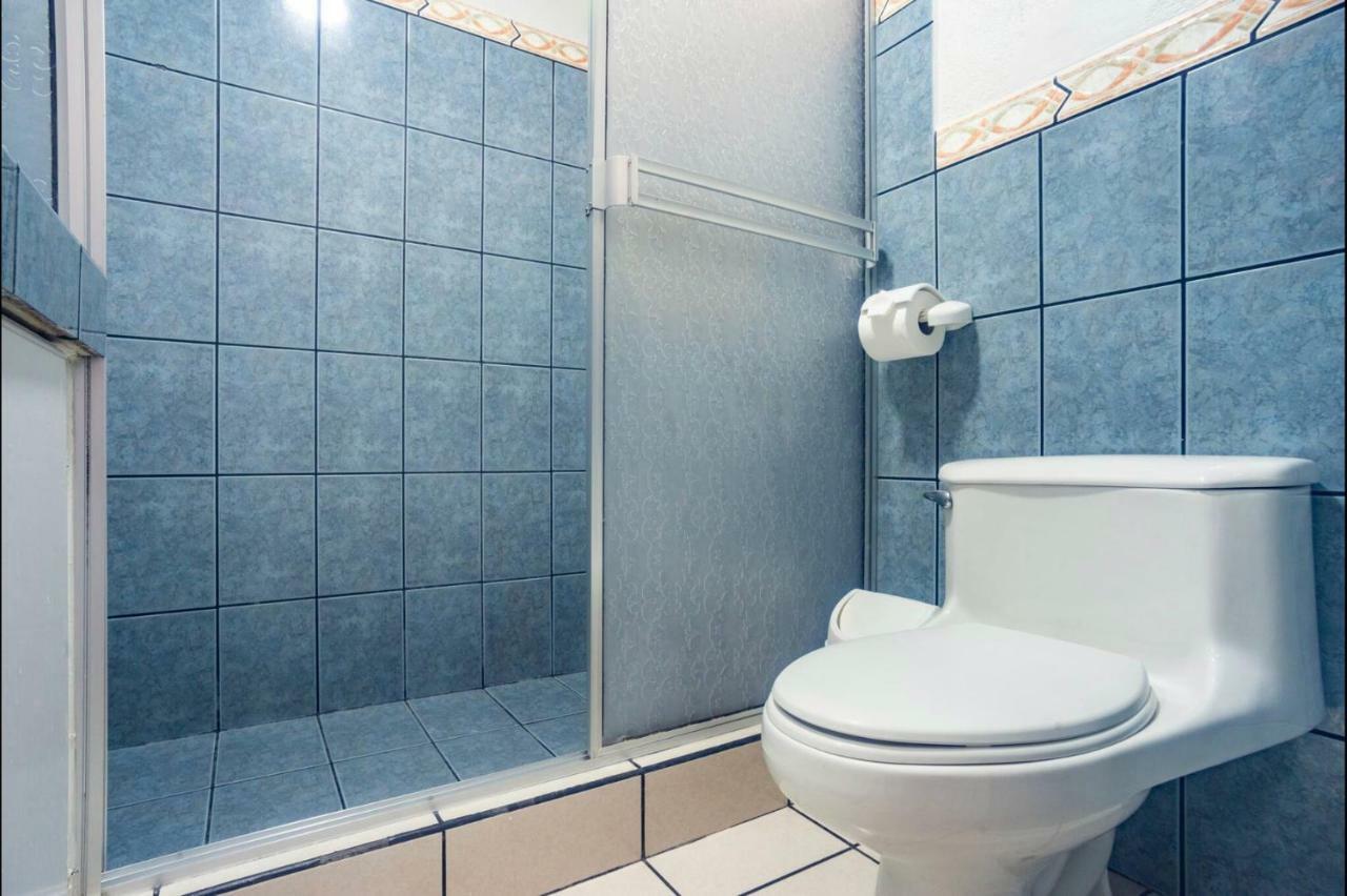 Prado Inn & Suites Сан-Хосе Экстерьер фото