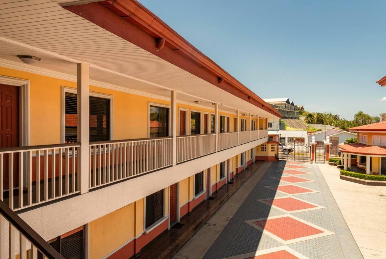 Prado Inn & Suites Сан-Хосе Экстерьер фото